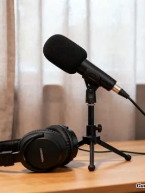 学配音可以赚外快吗?下班后摆弄麦克风,录音兼职每月多赚两三千!