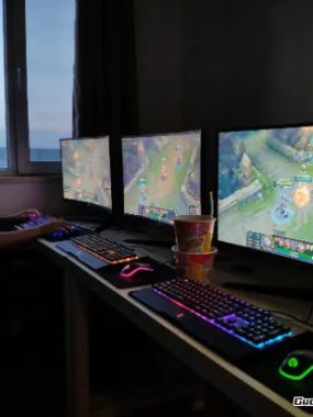 别问我玩游戏月入几万，先问问我的肝和电费还剩多少