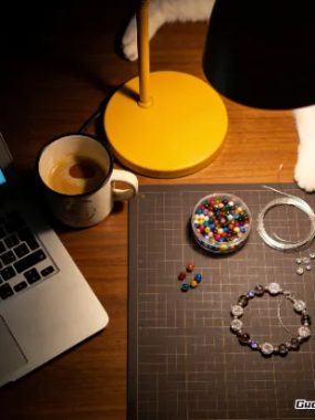 我的「斜杠」闺蜜们：搞钱这事儿，办公室女孩绝不认输！