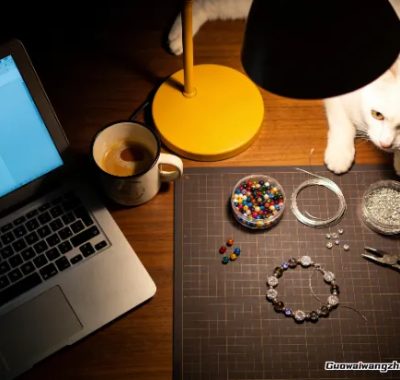 我的「斜杠」闺蜜们：搞钱这事儿，办公室女孩绝不认输！