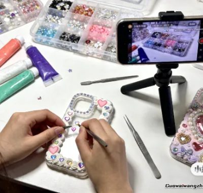 在小红书假装生活，我的表妹是怎么月入过万的